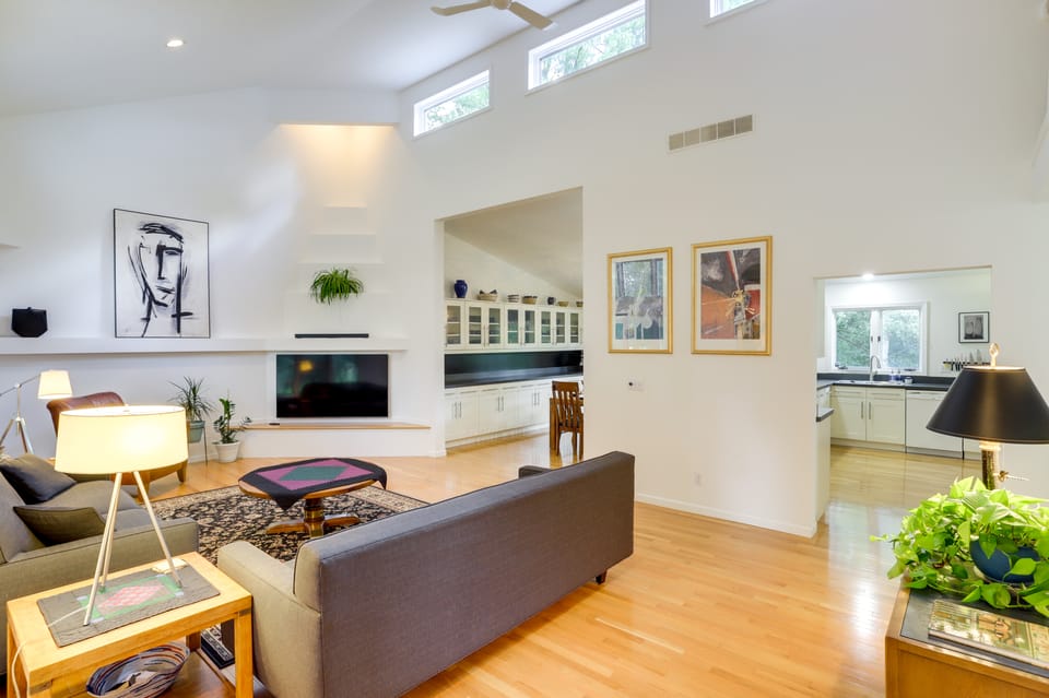 Modern & Spacious Home - 6 Mi to Dtwn South Bend House in Granger