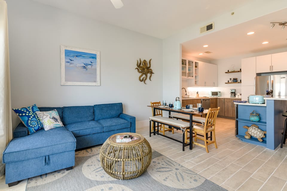 Pool, Oceanfront Balcony! 4th-Floor Galveston Unit Apartment in Galveston Island