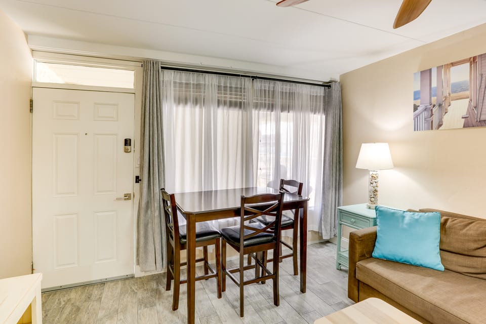 Wildwood Condo w/ Community Pool: Walk to Beach! Apartment in Wildwood