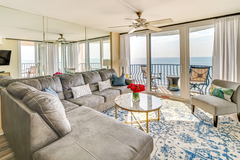 Central Myrtle Beach Condo w/ Ocean-View Balcony! Apartment in Myrtle Beach