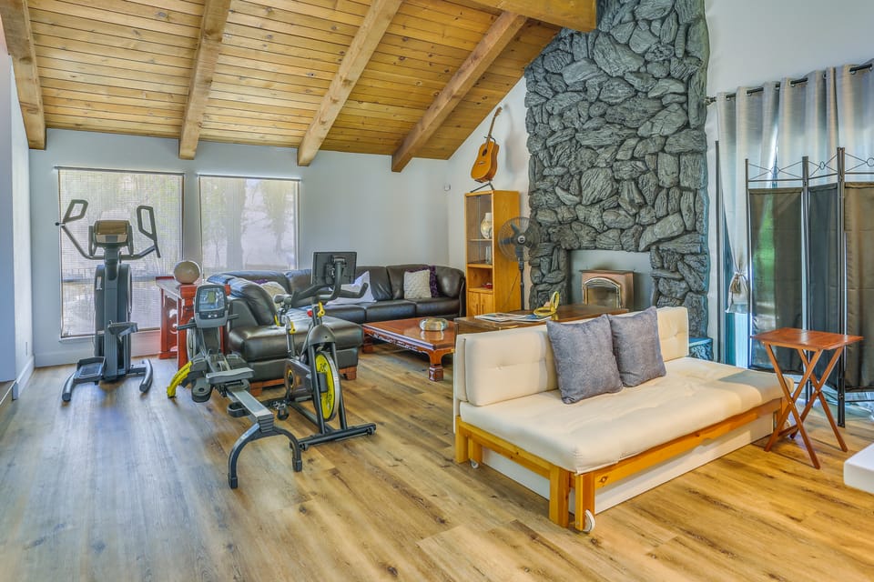 Pet-Friendly Coarsegold Vacation Rental w/ Deck! House in Sierra Nevada