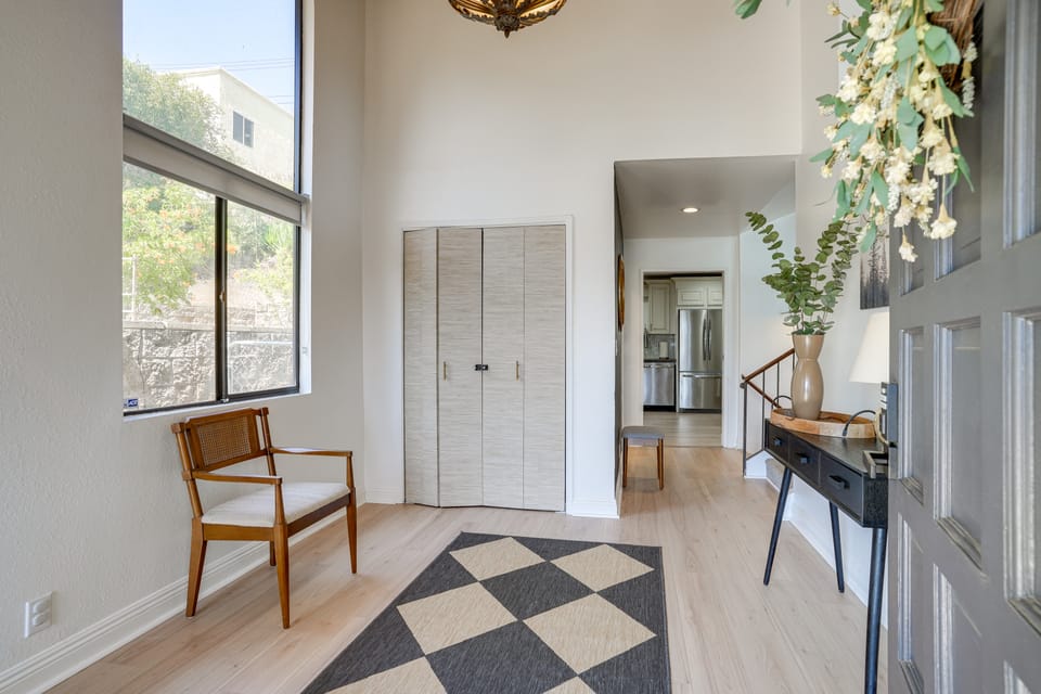 Chic Santa Paula Home w/ Mountain & City Views! House in Southern California