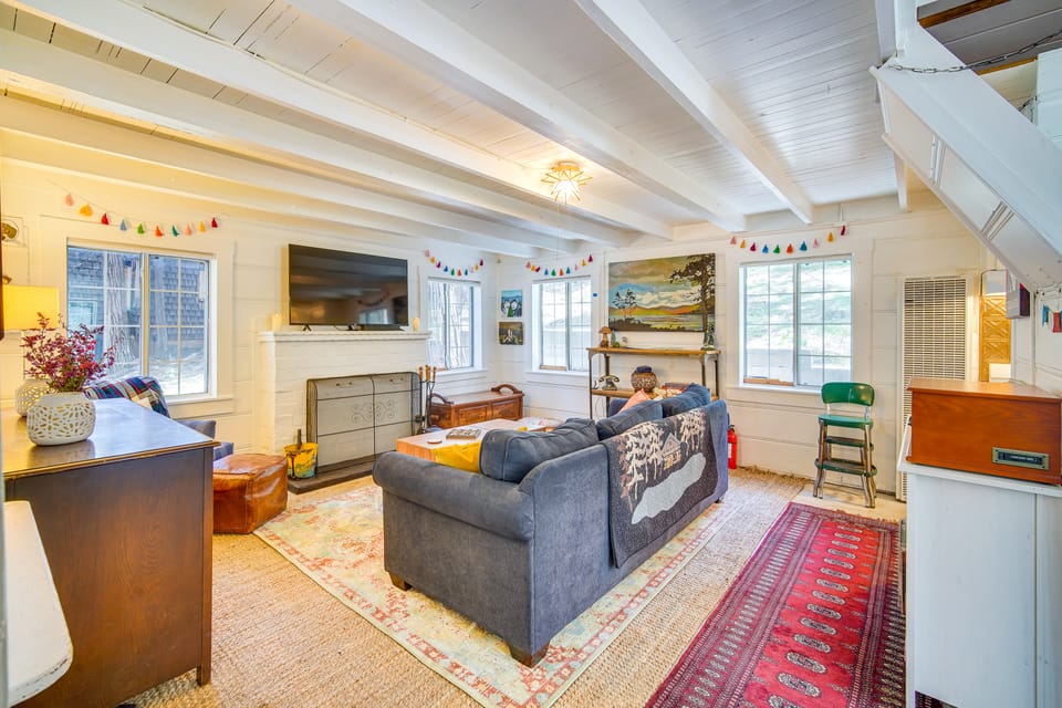 Crestline Vacation Rental, Close to Hiking Trails! House in Crestline