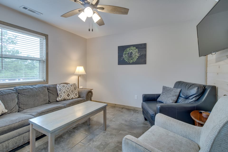 Van Buren Retreat w/ Shared Fire Pit & Grills! Apartment in Current River