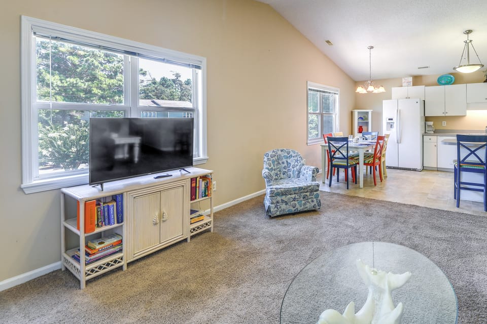 Charming Emerald Isle Escape < 1 Mi to Beach! House in Emerald Isle