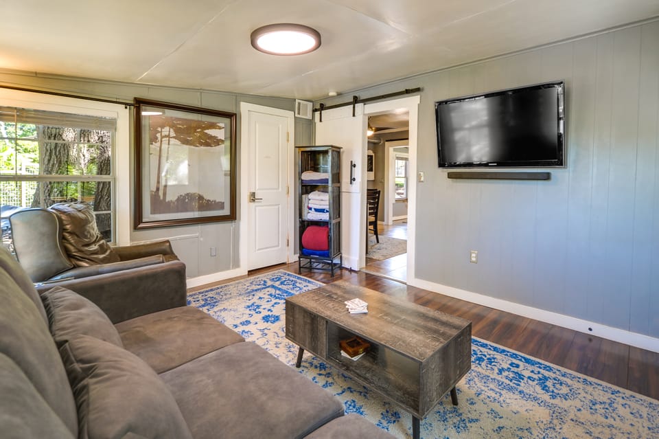 Waterfront Lake LBJ Cabin w/ Private Dock! House in Rio Grande