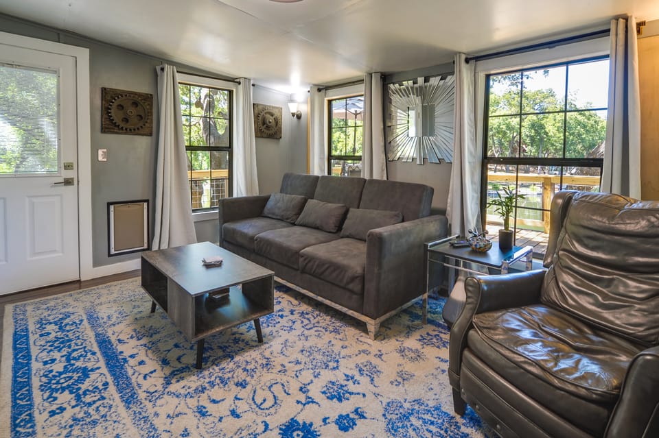 Waterfront Lake LBJ Cabin w/ Private Dock! House in Rio Grande