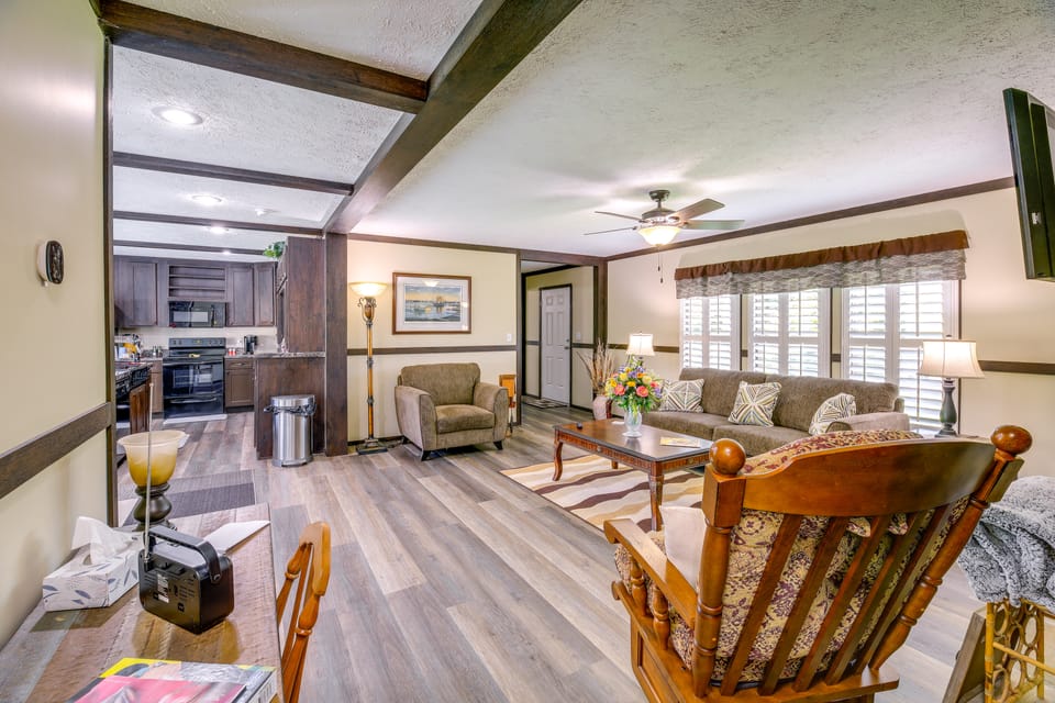 Dog-Friendly Home w/ Mtn Views in Chilhowie! House in Virginia