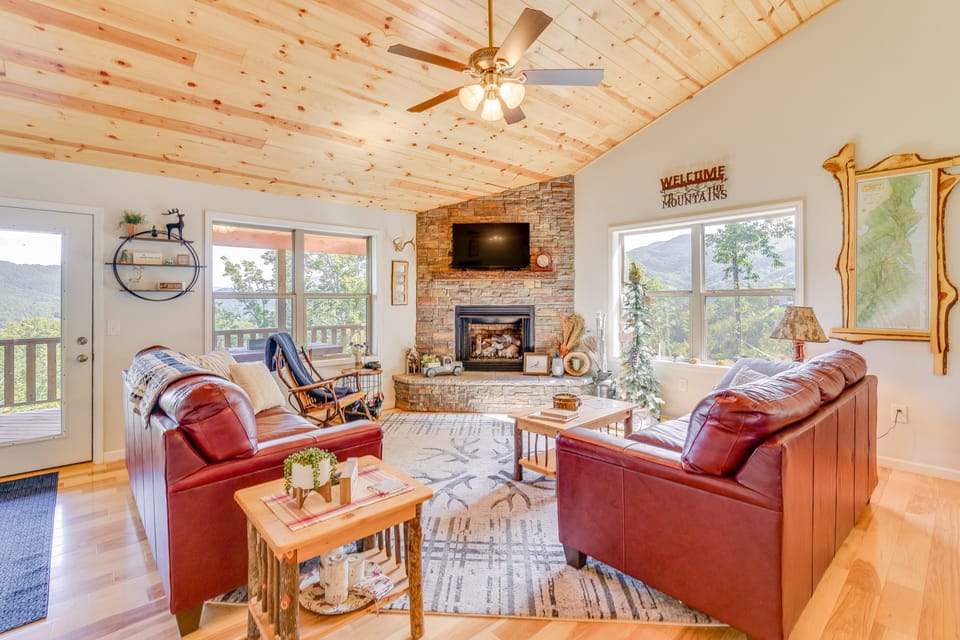 North Carolina Cabin - Pool Table & Mountain Views House in Tennessee
