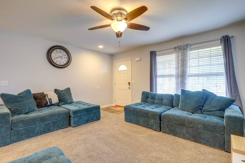 Covered Balcony! Family-Friendly Lansing Home House in Kansas