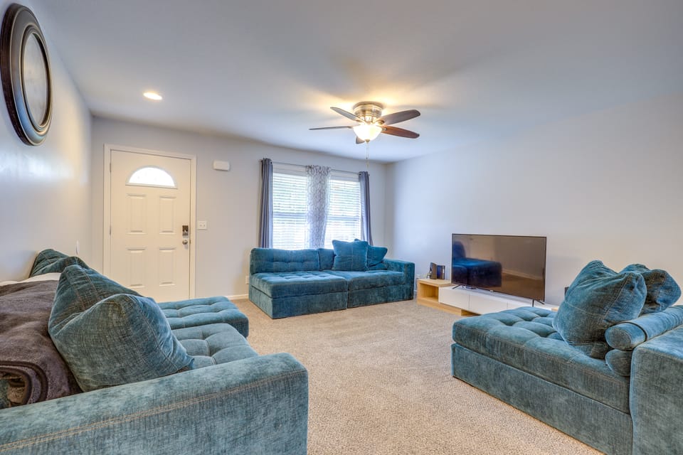 Covered Balcony! Family-Friendly Lansing Home House in Kansas