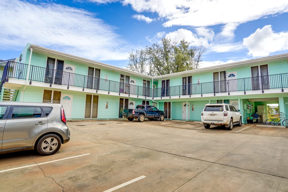 Surfer's Paradise: Waialua Condo Steps to Beach! Apartment in Mokuleia