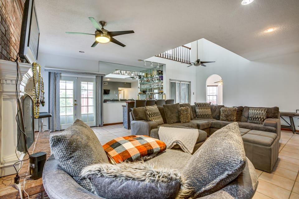 4 Mi to Bourbon St: Spacious Retreat w/ Wet Bar! House in Terrytown
