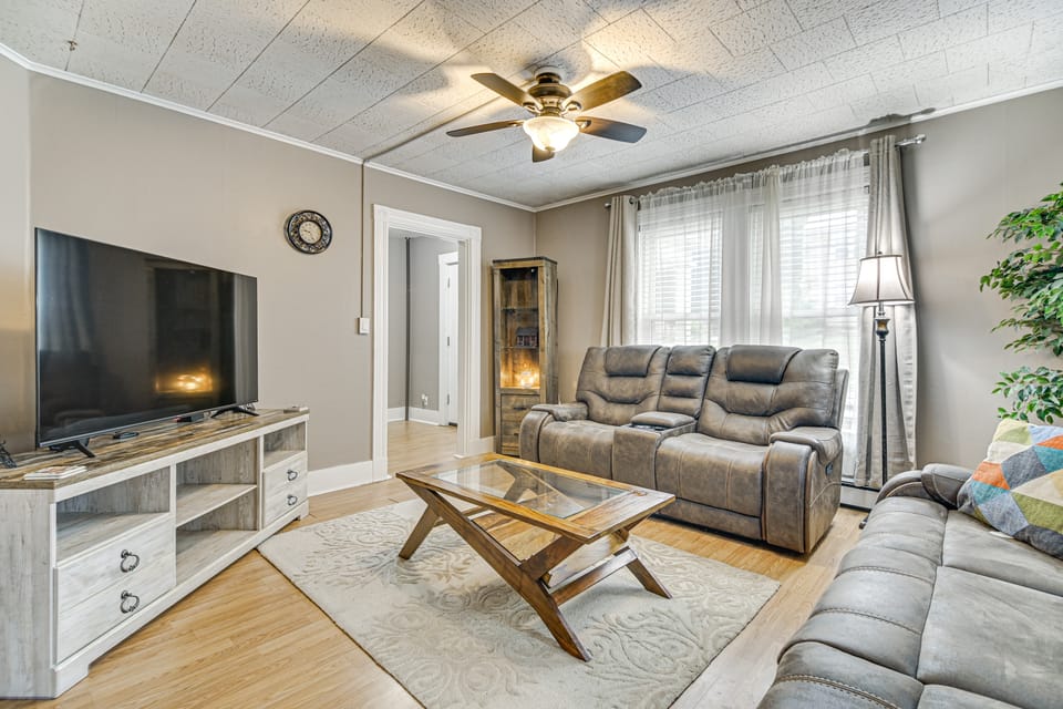 Home w/ Private Hot Tub < 1 Mi to Auburn Riverwalk House in Auburn