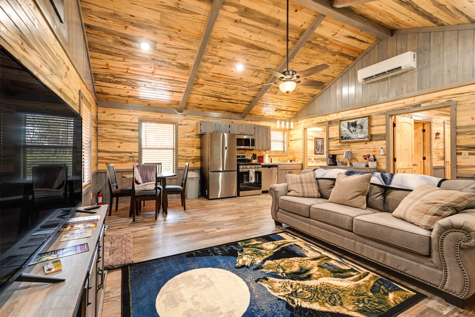 Pet-Friendly Broken Bow Cabin Near Lukfata Creek! House in Oklahoma