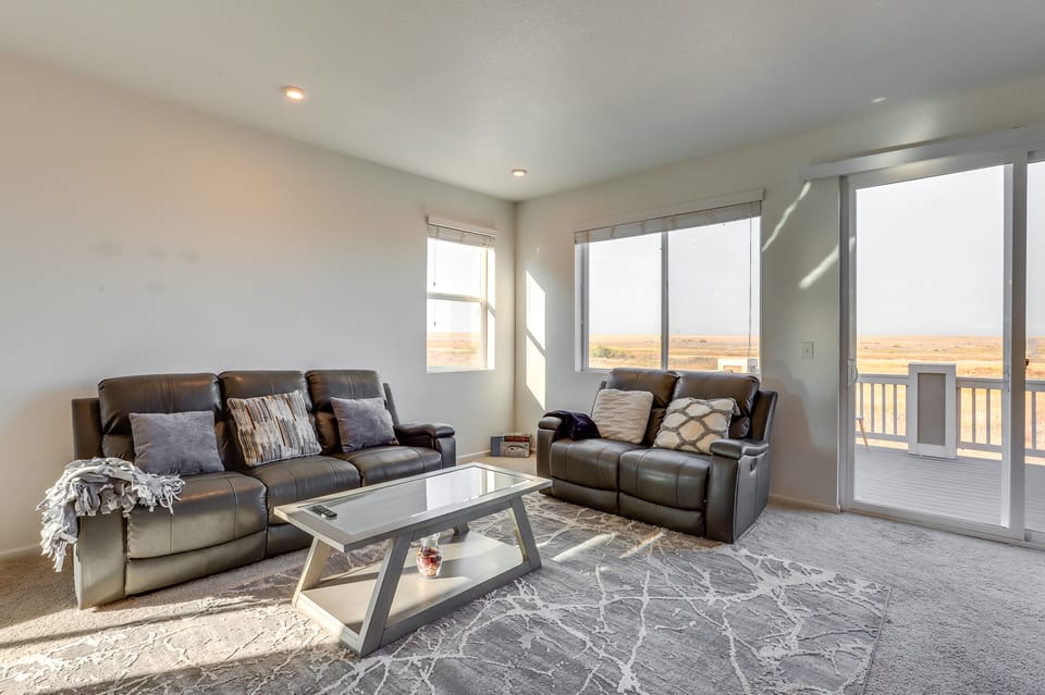 Near Rocky Mountain Arsenal: Commerce City Home House in Commerce City