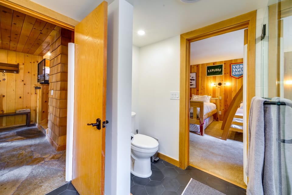 5 Mi to Donner Lake: Cabin w/ Deck + Pool Access! House in Truckee