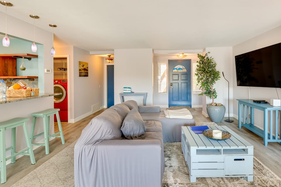 Carlsbad Rental w/ Private Balcony & Pool Access! Apartment in Carlsbad