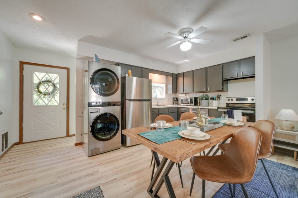 3 Mi to Silver Dollar City! Family Getaway w/ Pool House in Indian Point