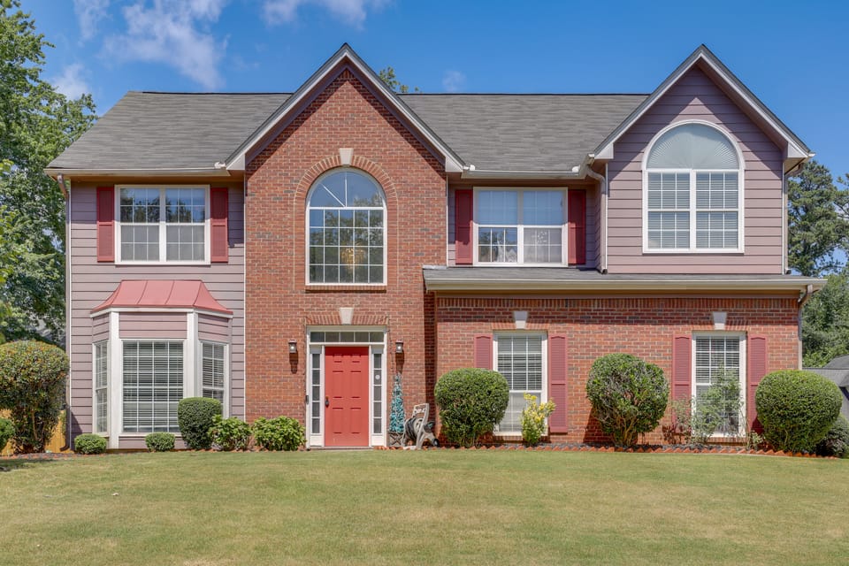 4 Mi to Chattahoochee River: Family Home w/ Yard! House in Roswell