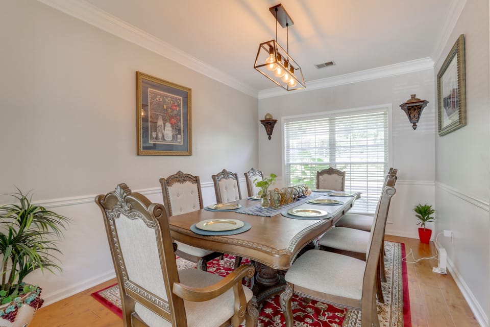4 Mi to Chattahoochee River: Family Home w/ Yard! House in Roswell