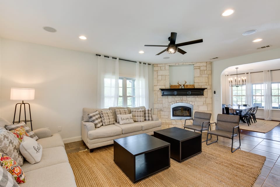 Unwind Fireside: Wills Point Gem w/ Hot Tub & Pond House in Texas