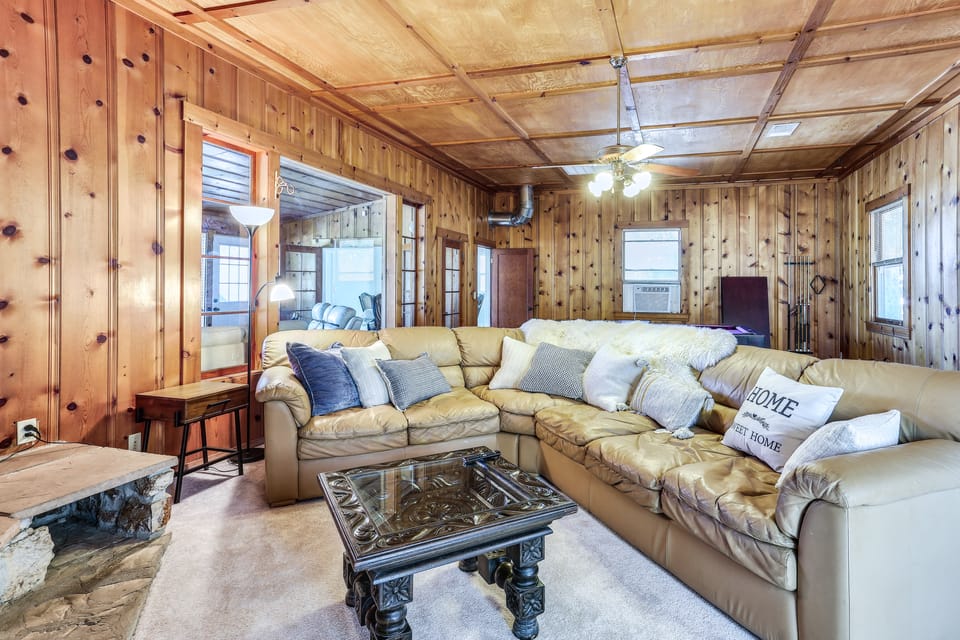 Spacious Coarsegold Getaway ~ 34 Mi to Yosemite! House in Sierra Nevada