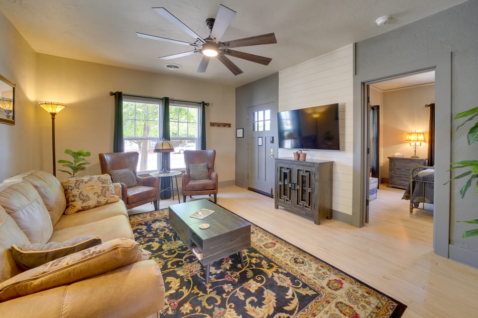< 1 Mi to Dtwn: Home w/ Deck in Clarkdale! House in Clarkdale
