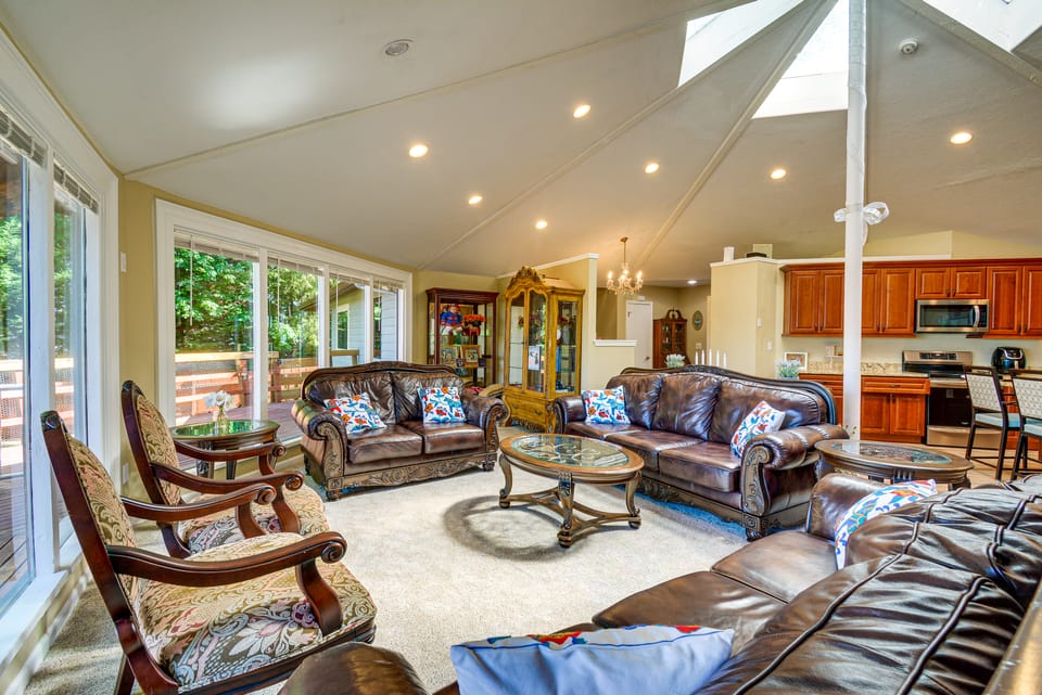 Charming Poulsbo Retreat: Hood Canal Views! House in Hood Canal