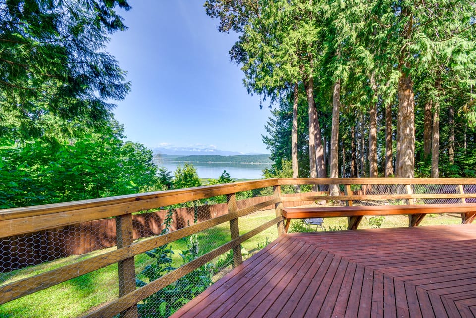 Charming Poulsbo Retreat: Hood Canal Views! House in Hood Canal