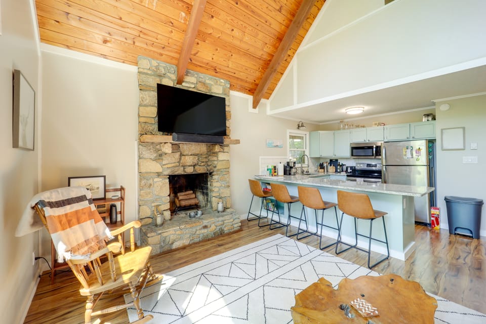 Wooded Retreat w/ Decks & Views in Beech Mountain! House in Beech Mountain