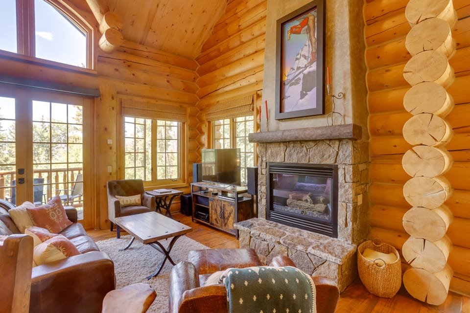 Ski-In/Ski-Out Mountain Village Condo w/ Hot Tub! Apartment in Mountain Village
