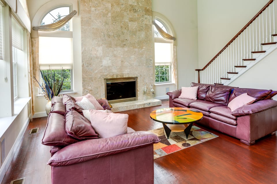 Centrally Located Family Home w/ Pool House in New Jersey
