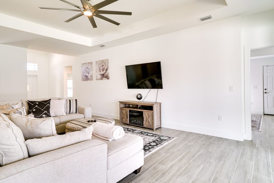 Furnished Lanai & Yard: Comfy Lehigh Acres Getaway House in Lehigh Acres
