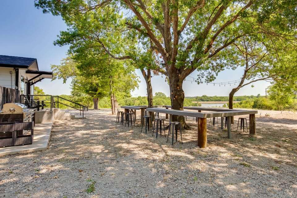Cozy Interior + Lake View: McKinney Ranch Home! House in McKinney