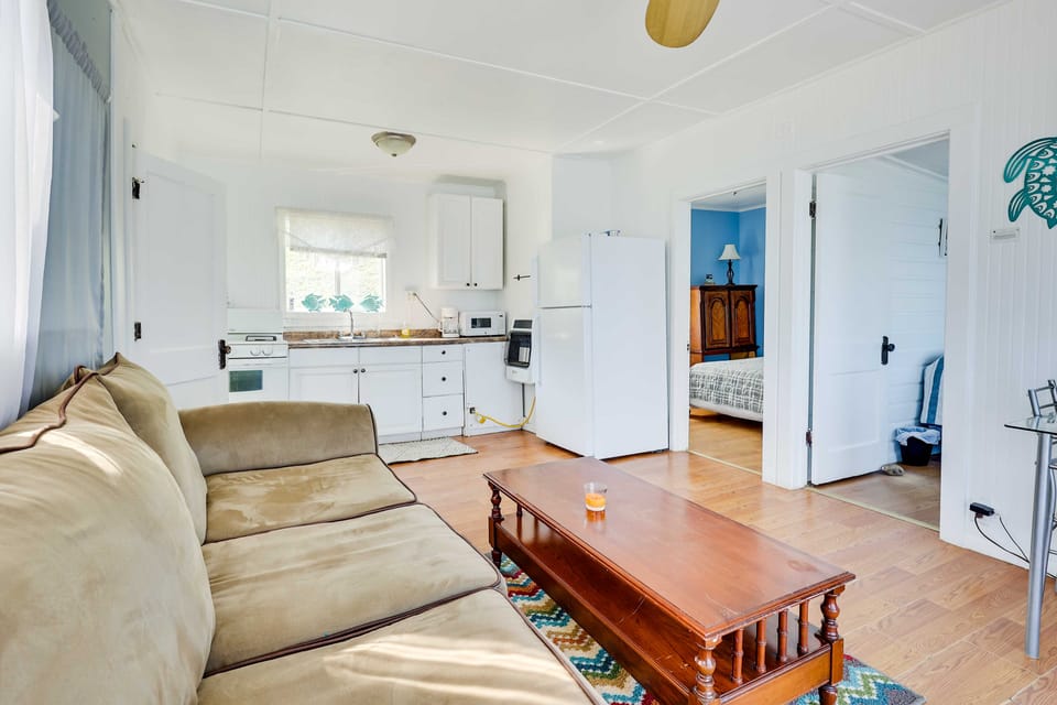 Scenic Geneva Cottage w/ Lake Erie Beach Access! Cottage in Geneva-on-the-Lake