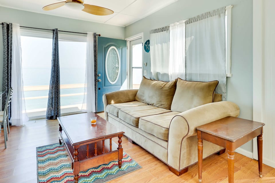 Scenic Geneva Cottage w/ Lake Erie Beach Access! Cottage in Geneva-on-the-Lake