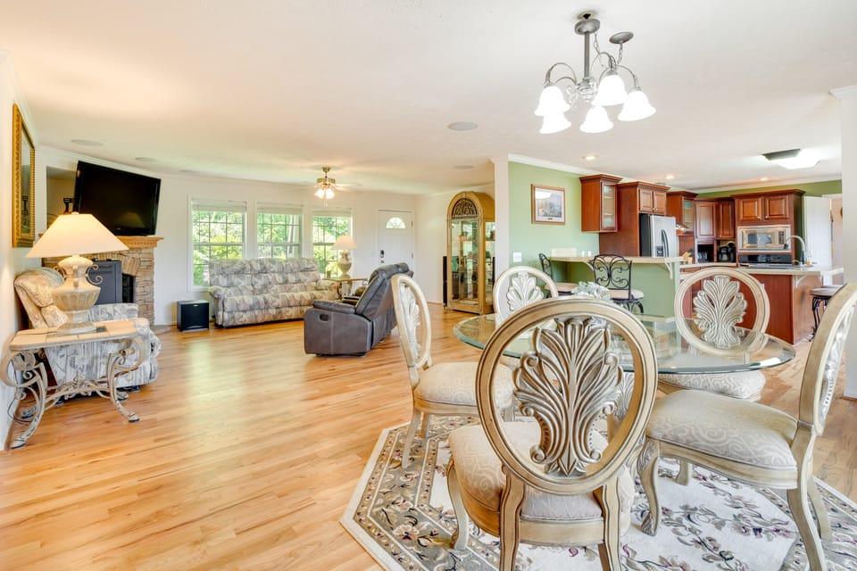 Hendersonville Retreat w/ Mtn Views & Deck! House in Tennessee