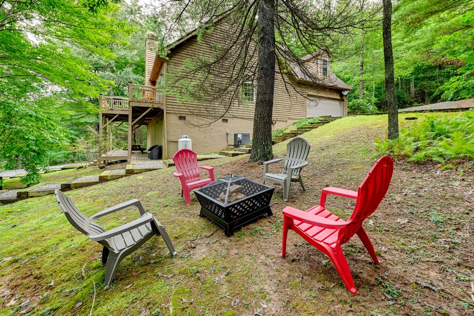 Deer Ridge: Gated Mountain Retreat for 11 House in Otto