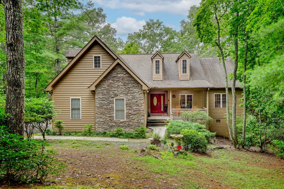 Deer Ridge: Gated Mountain Retreat for 11 House in Otto