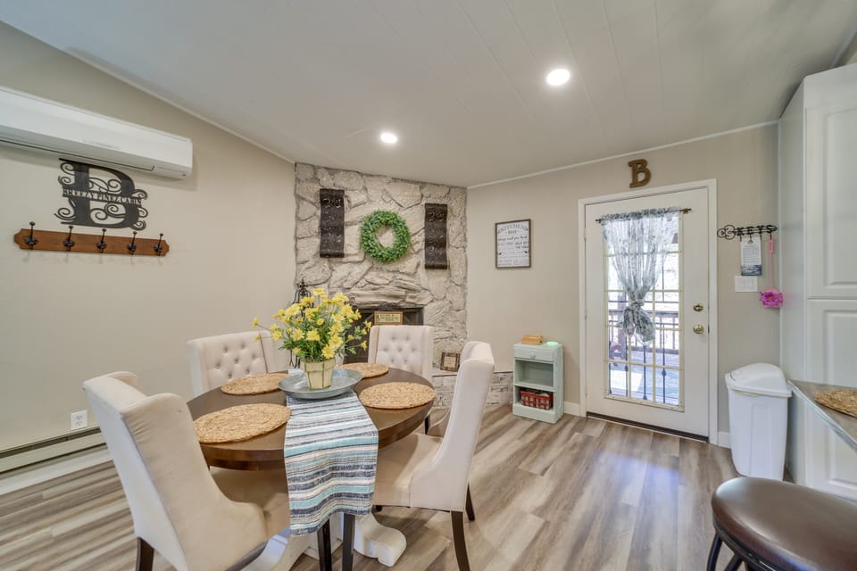 Wraparound Deck: 'Breezy Pinez Cabin' in Pine! House in Pine