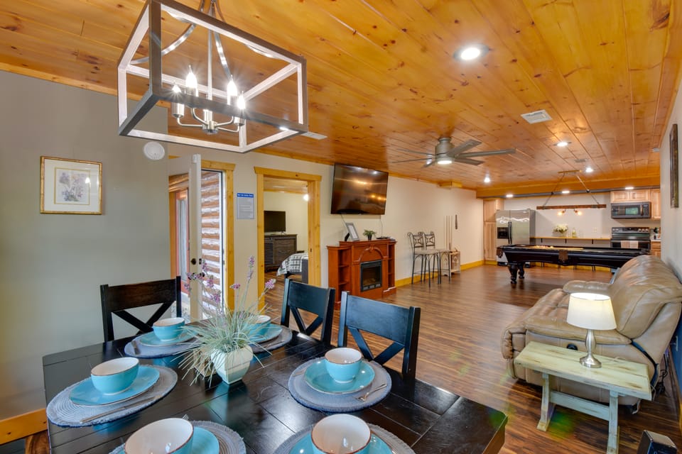 Expansive Mtn-View Ellijay Cabin: Private Hot Tub House in Georgia