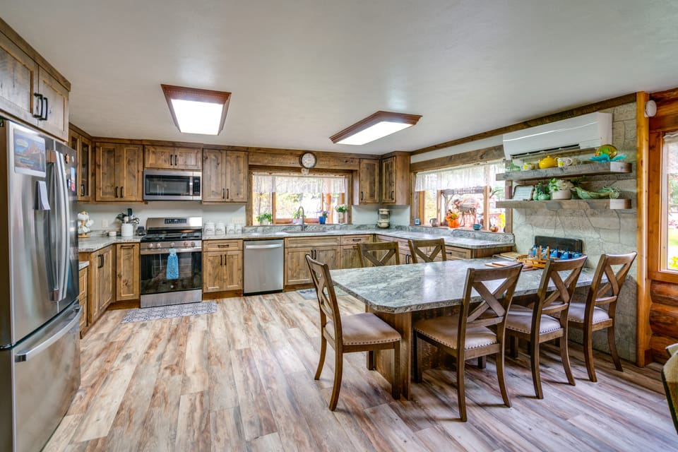 Libby Home w/ Mountain Views, Gazebo & Fire Pit! House in Idaho