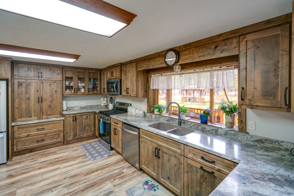 Libby Home w/ Mountain Views, Gazebo & Fire Pit! House in Idaho