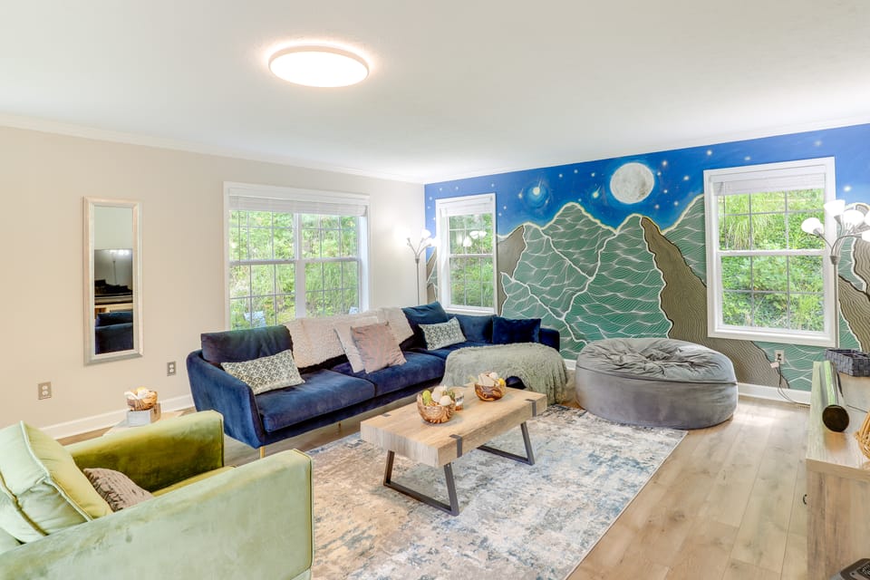 Black Mountain Retreat w/ Hot Tub + Mountain Views House in Buncombe County
