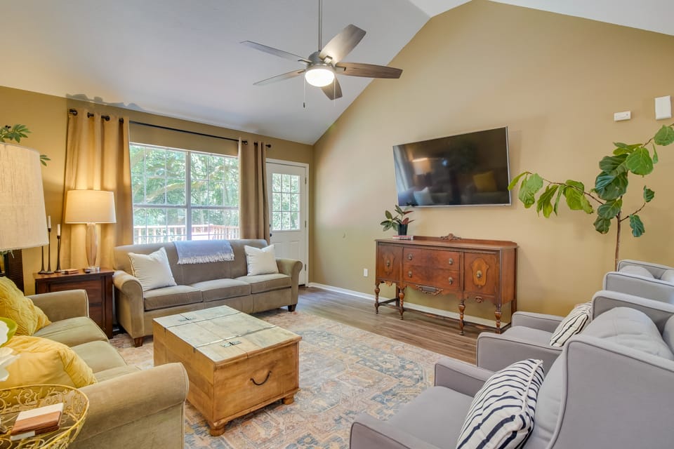 Charming Arkansas Retreat w/ Deck, Near Downtown! House in Fayetteville