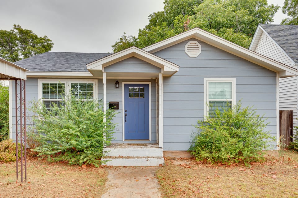 Updated Home w/ Yard ~ 14 Mi to Quartz Mountain! House in Oklahoma