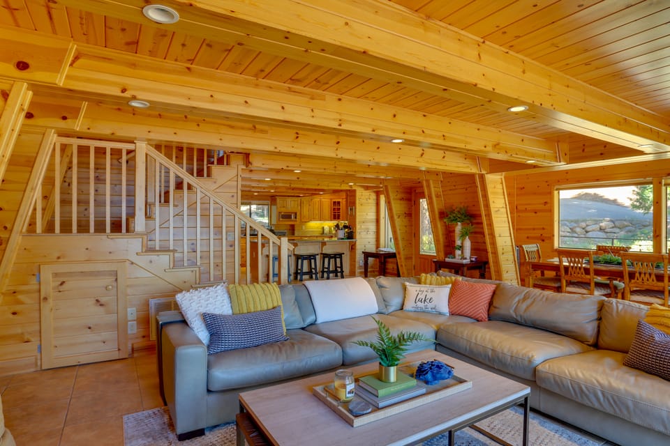 Westwood Lakefront Cabin w/ Hot Tub & Boat Dock! House in Lake Almanor