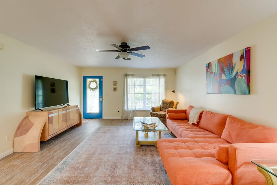 Yard & Lanai: Sun-Soaked Venice Escape! House in South Venice