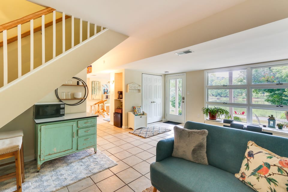 Peaceful Riverfront Retreat w/ Yoga & Art Studio! Apartment in Shenandoah Valley